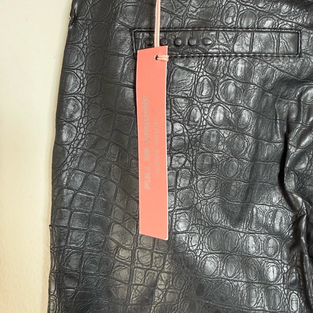 Blank NYC Croc Embossed Faux Leather Leggings Size 8 NWT